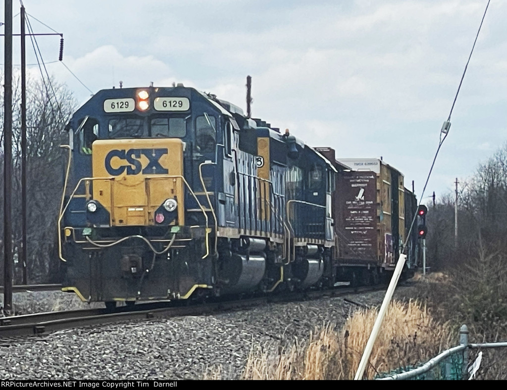 CSX 6129 on M)25 passing CP-JOHN